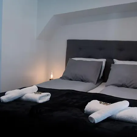 Daire Cozy Penthouse Loft - Near The Airport Vantaa