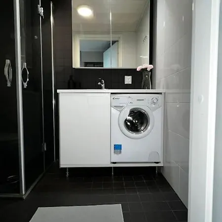 Daire Cozy Penthouse Loft - Near The Airport Vantaa